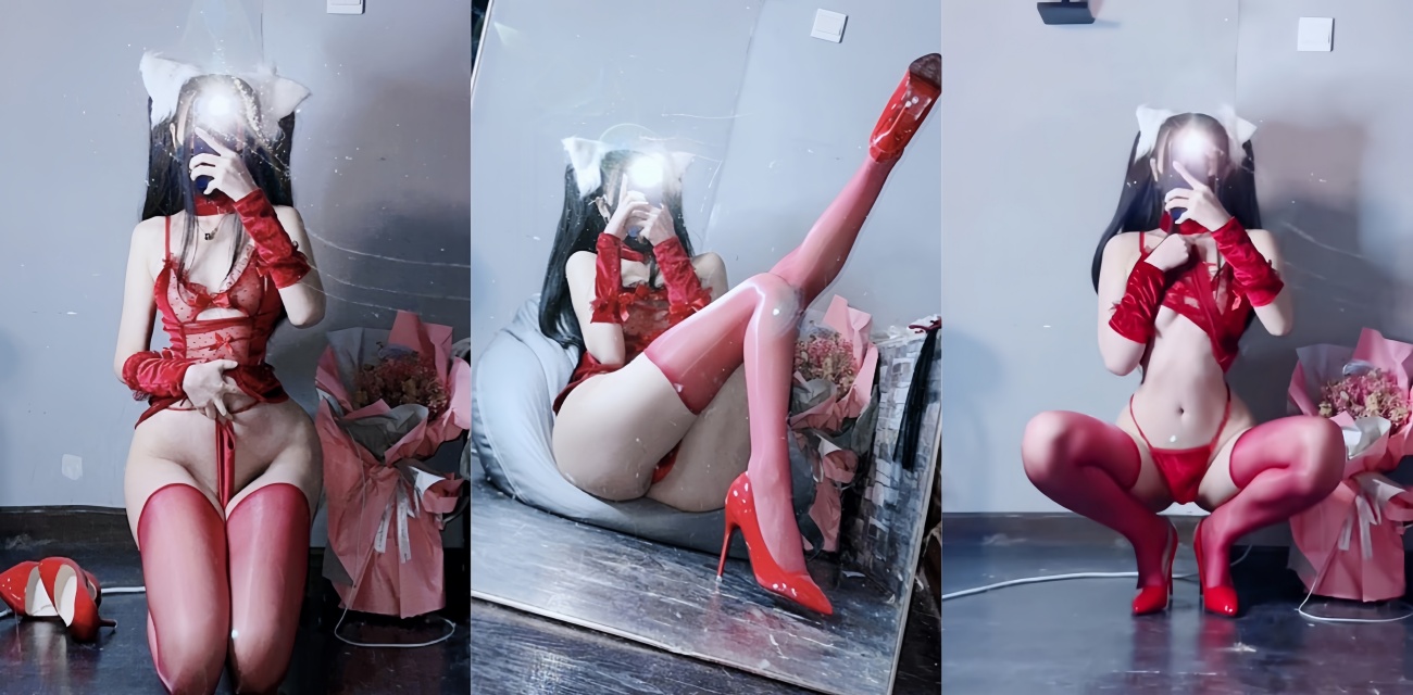 百万粉丝女网红【小艾根本吃不饱】大尺度福利流出，圣诞红丝袜诱惑翘臀巨乳狂野扭动诱惑至极